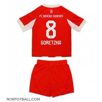 Billige Fotballdrakt Bayern Munich Leon Goretzka #8 Replika Hjemmedraktsett Barn 2025-26 Kortermet (med bukser)